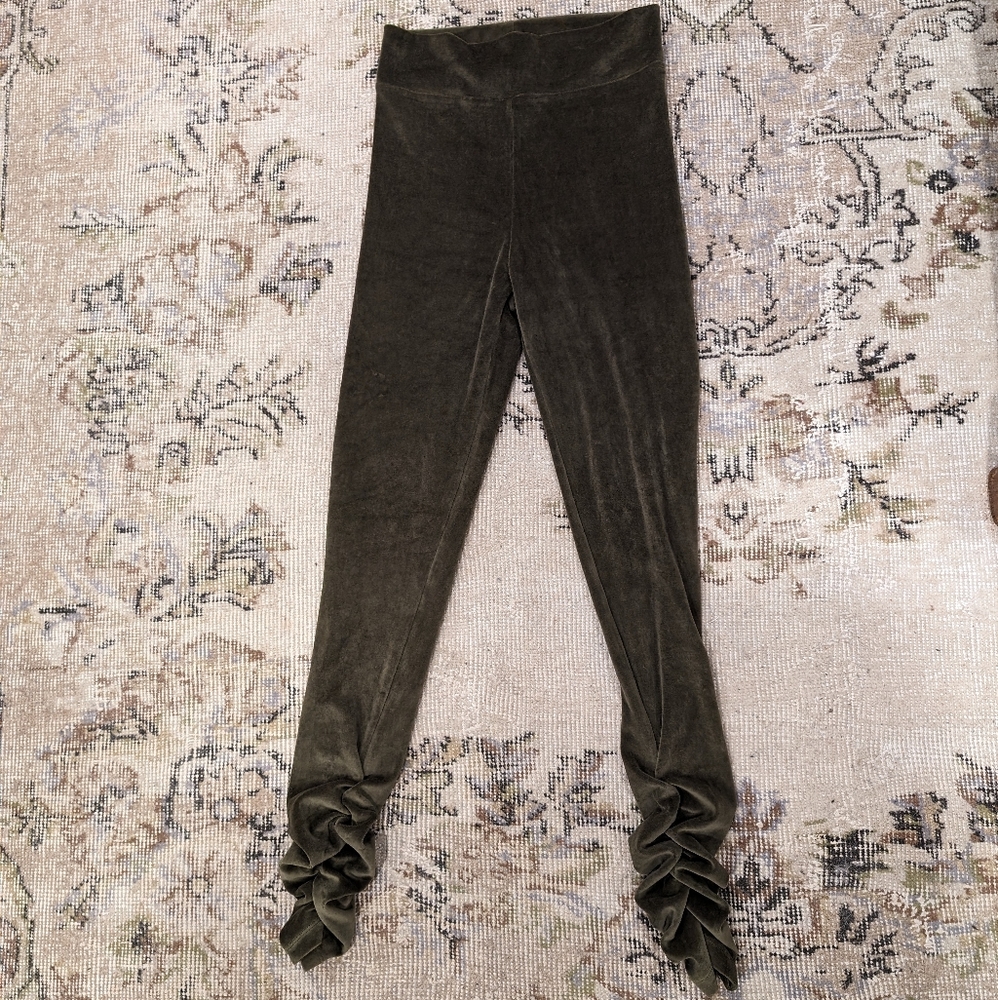 Una Pluma Leggings in Burnt Olive